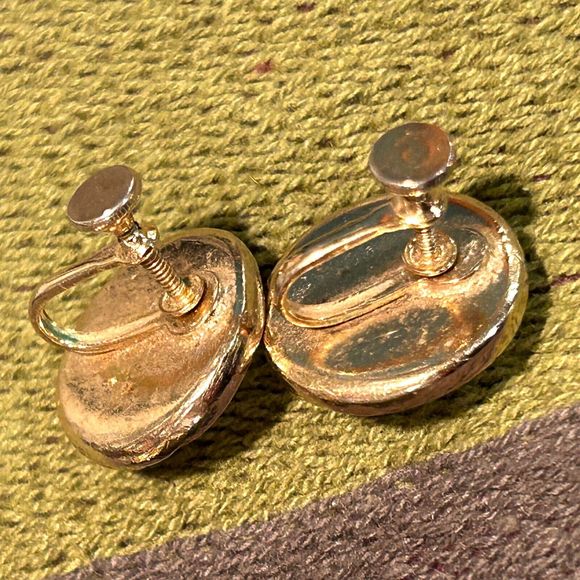 Vintage Cabochon Screw Back Earrings Blue-Green Harlequin Glass/Peach Rhinestone - Picture 6 of 6